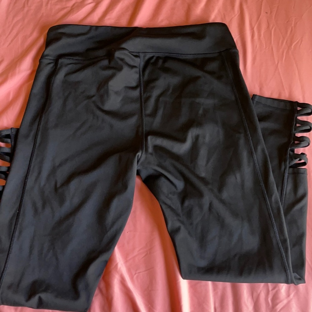 Capri length lattice leggings